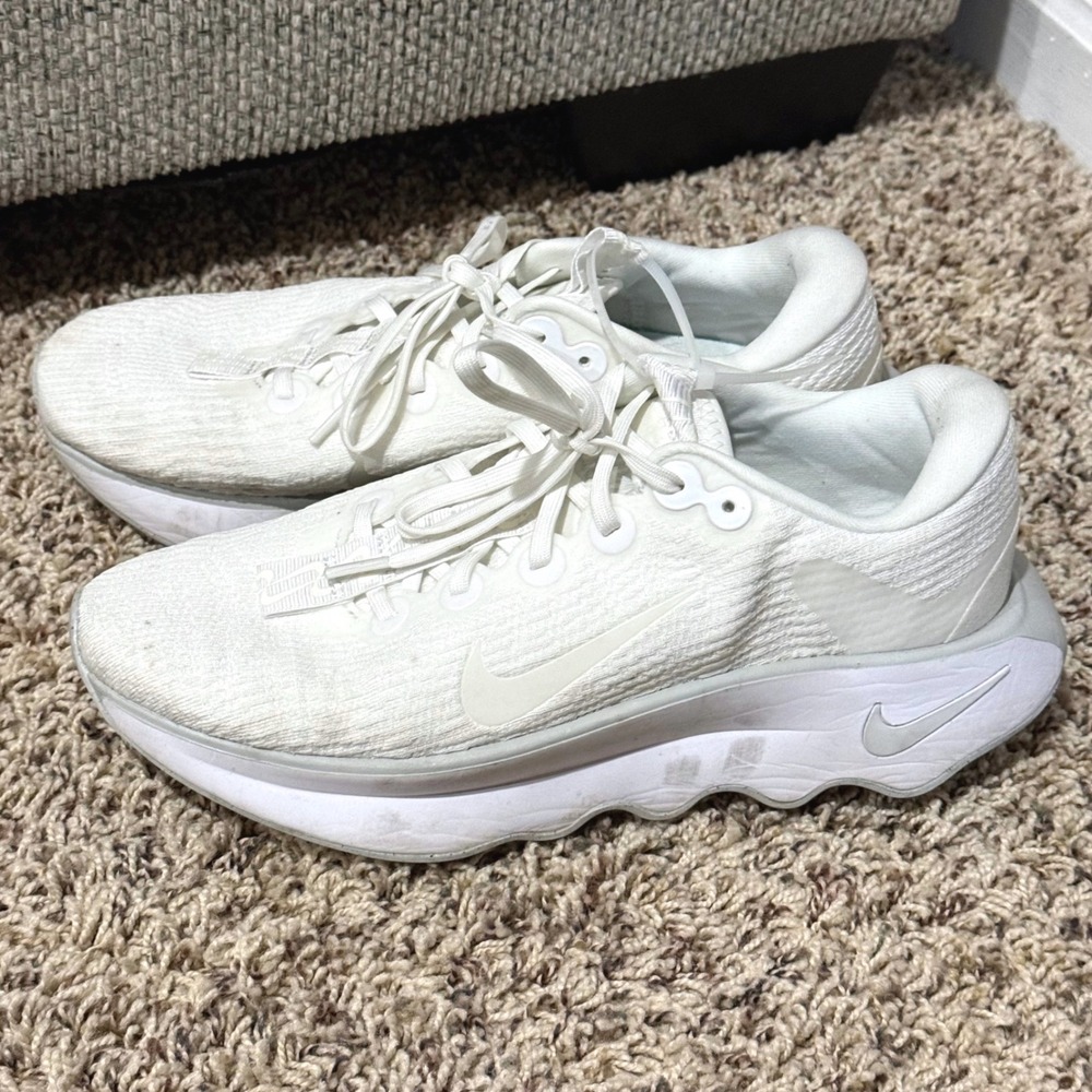 Nike Motiva White Light Silver Women Running Walking Shoes DV1238-106 Size 9.5